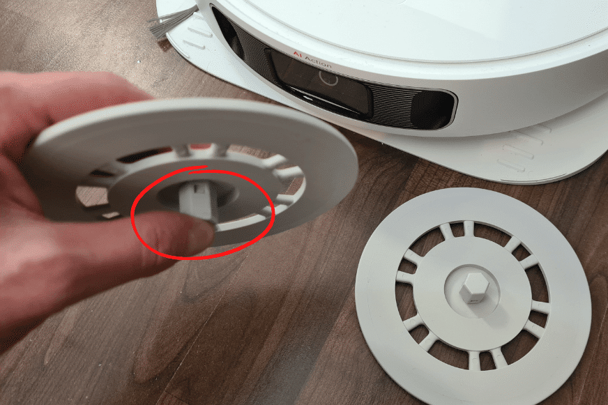 Die beiden Bolzen, welcher für einen zusätzlichen Anpressdruck auf die Wischpads sorgen, sind zu sehen.